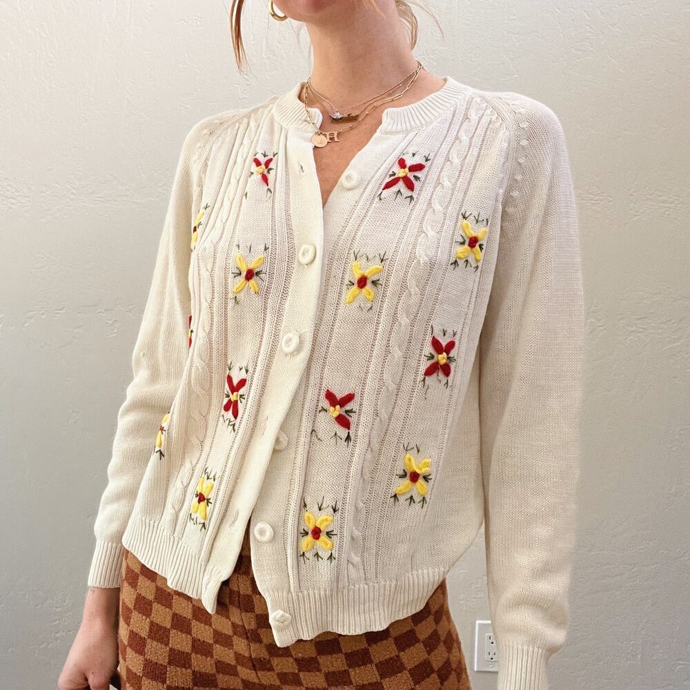 Vintage 1960's Flower Embroidered Cable Stitch Cream Cardigan Sweater - Picture 2 of 6